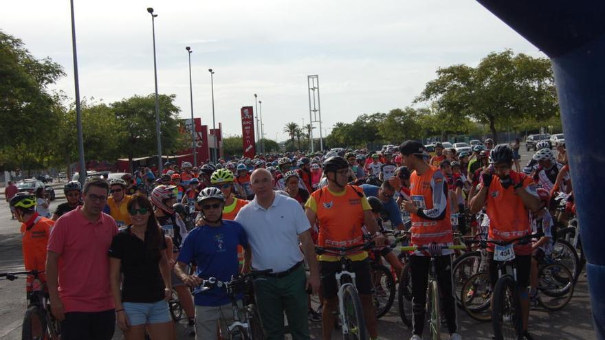 Más de 600 personas participan en el Día de la Bici en San Vicente