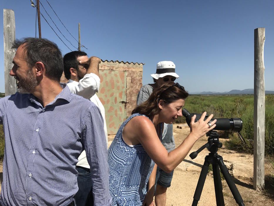 La presidenta Francina Armengol y el conseller Vicenç Vidal visitan el nuevo parque natural de es Trenc