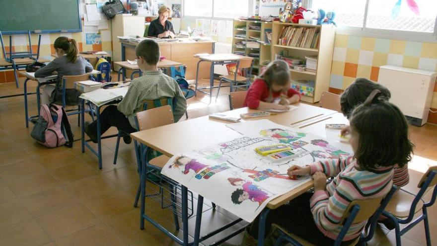 Alumnos en una clase del Colegio Municipal Atalaya