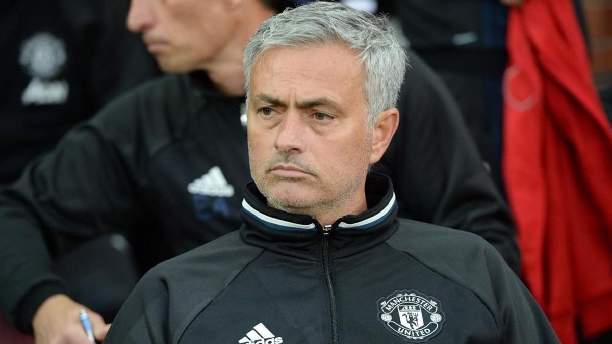 José Mourinho, en el banquillo de Old Trafford, el pasado miércoles.