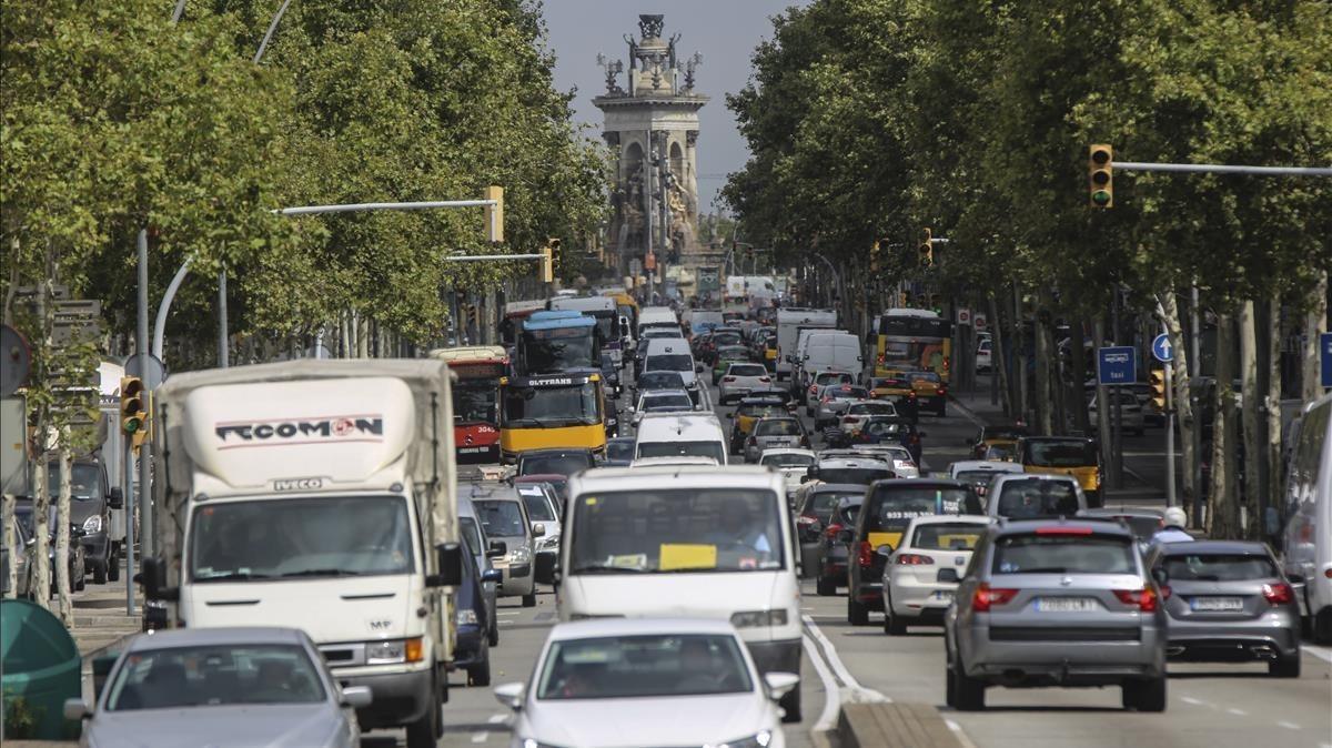 Tan sólo el 20% de los vehículos que circulan por la metrópolis de Barcelona son camiones y furgonetas, pero son los responsable de hasta el 40% de las emisiones contaminantes. 