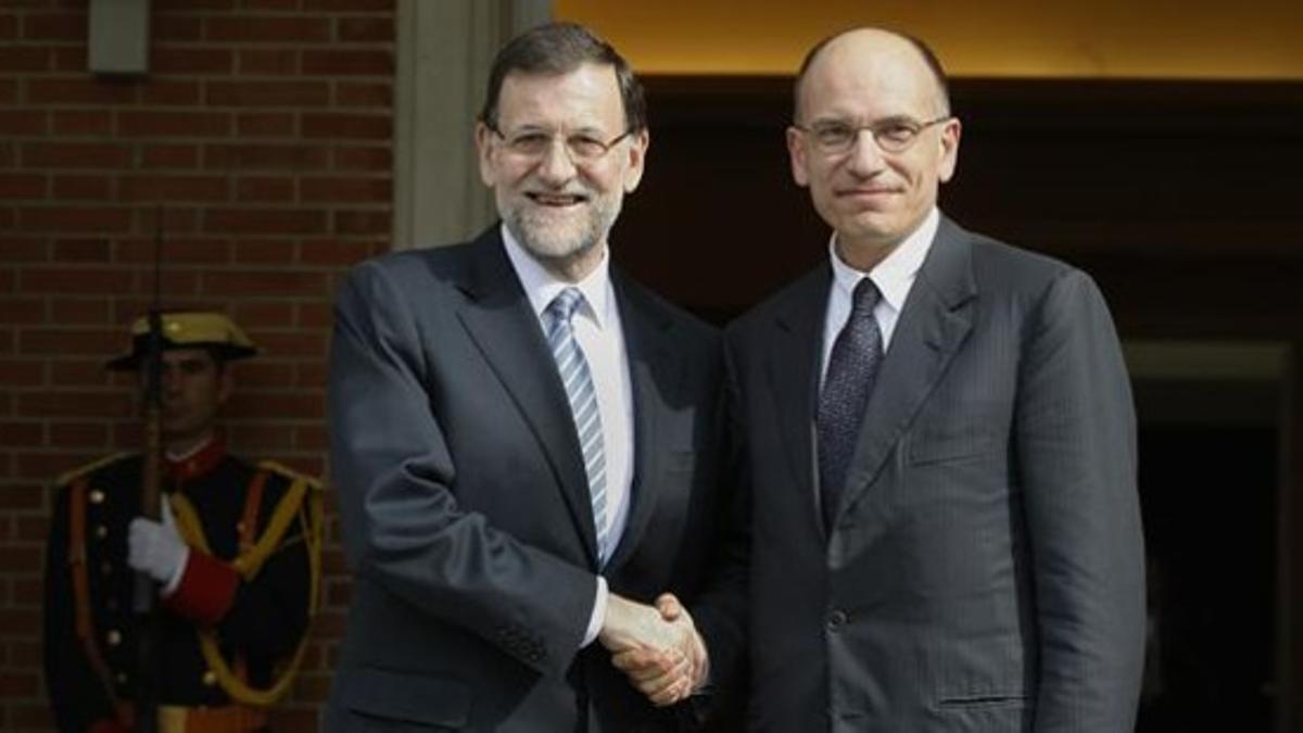 El presidente del Gobierno, Mariano Rajoy, recibe al primer ministro italiano, Enrico Letta, este lunes en la Moncloa.