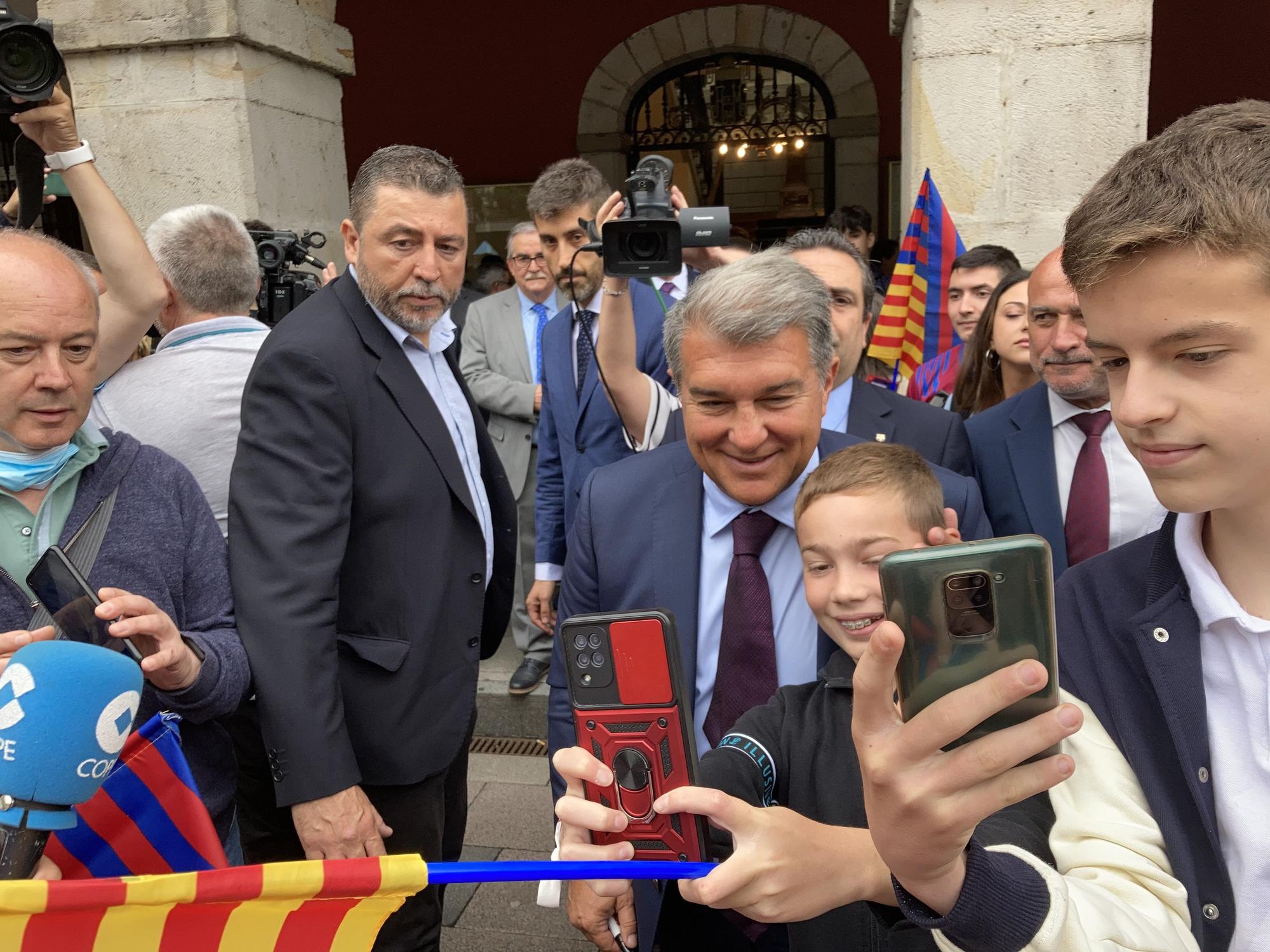 EN IMÁGENES: Joan Laporta celebra el 50 aniversario de la Peña Barcelonista Julio Alberto en Mieres