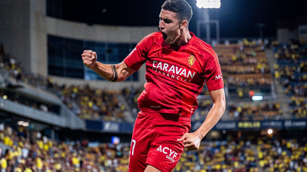 Marcos Luna celebra su gol ante el Cádiz en el primer partido de la pasada temporada