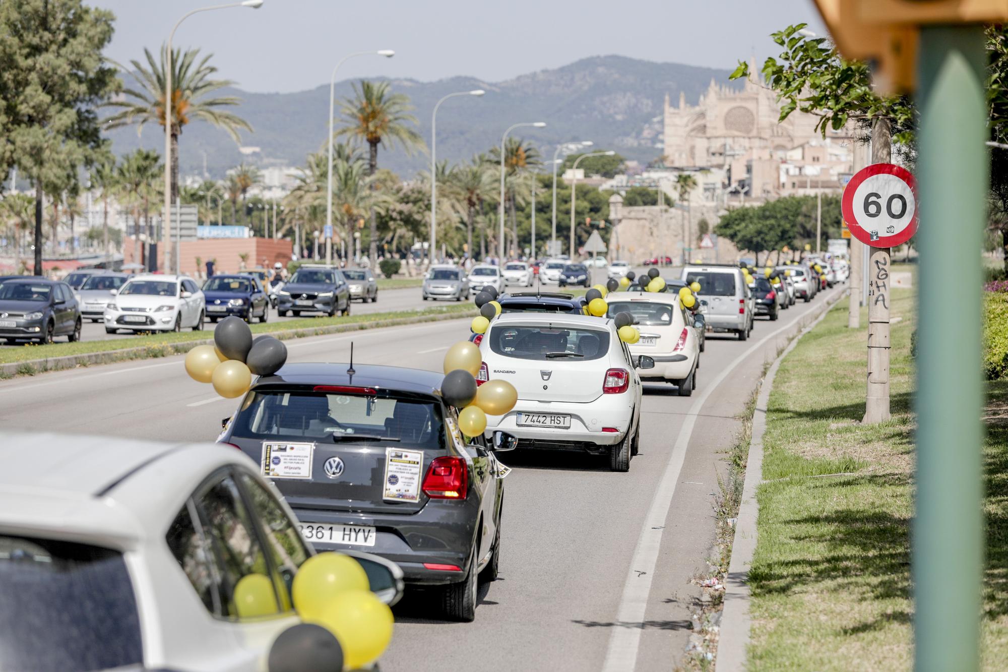 Más de 150 vehículos participan en una nueva caravana en Palma contra el abuso de la temporalidad en administraciones