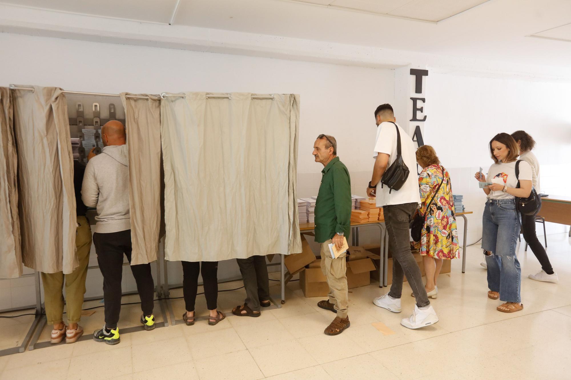 Todas las imágenes de la jornada de elecciones en Ibiza y Formentera