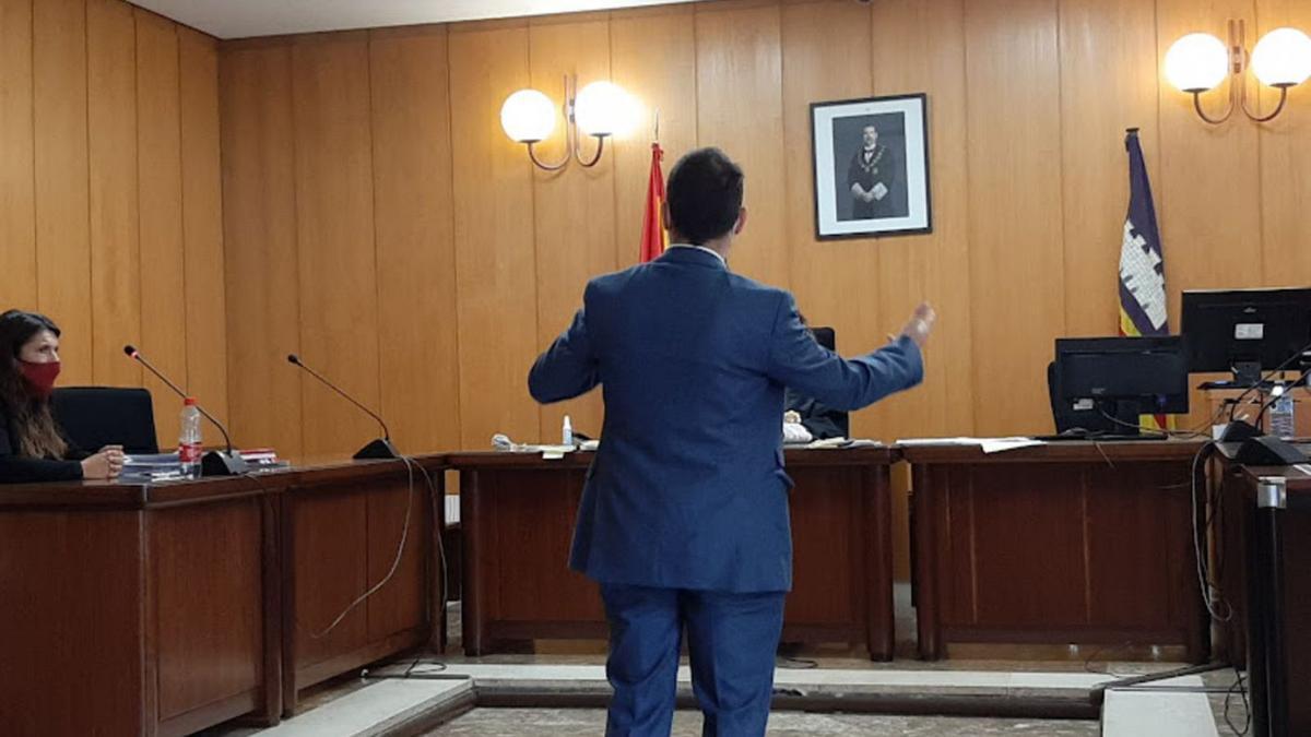 El acusado de abusar de una compañera de la banda de música de Marratxí, en  el juicio.