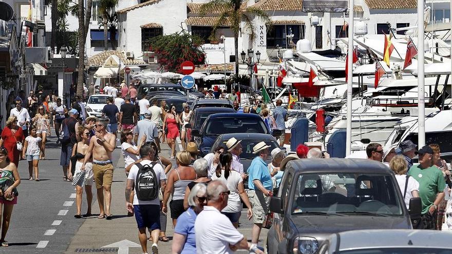 Puerto Banús intensifica las medidas de seguridad para prevenir los robos  en verano - La Opinión de Málaga