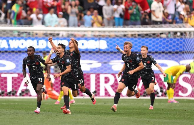 Canadá se impone a Sudáfrica en el añadido y se planta en octavos (0-1)
