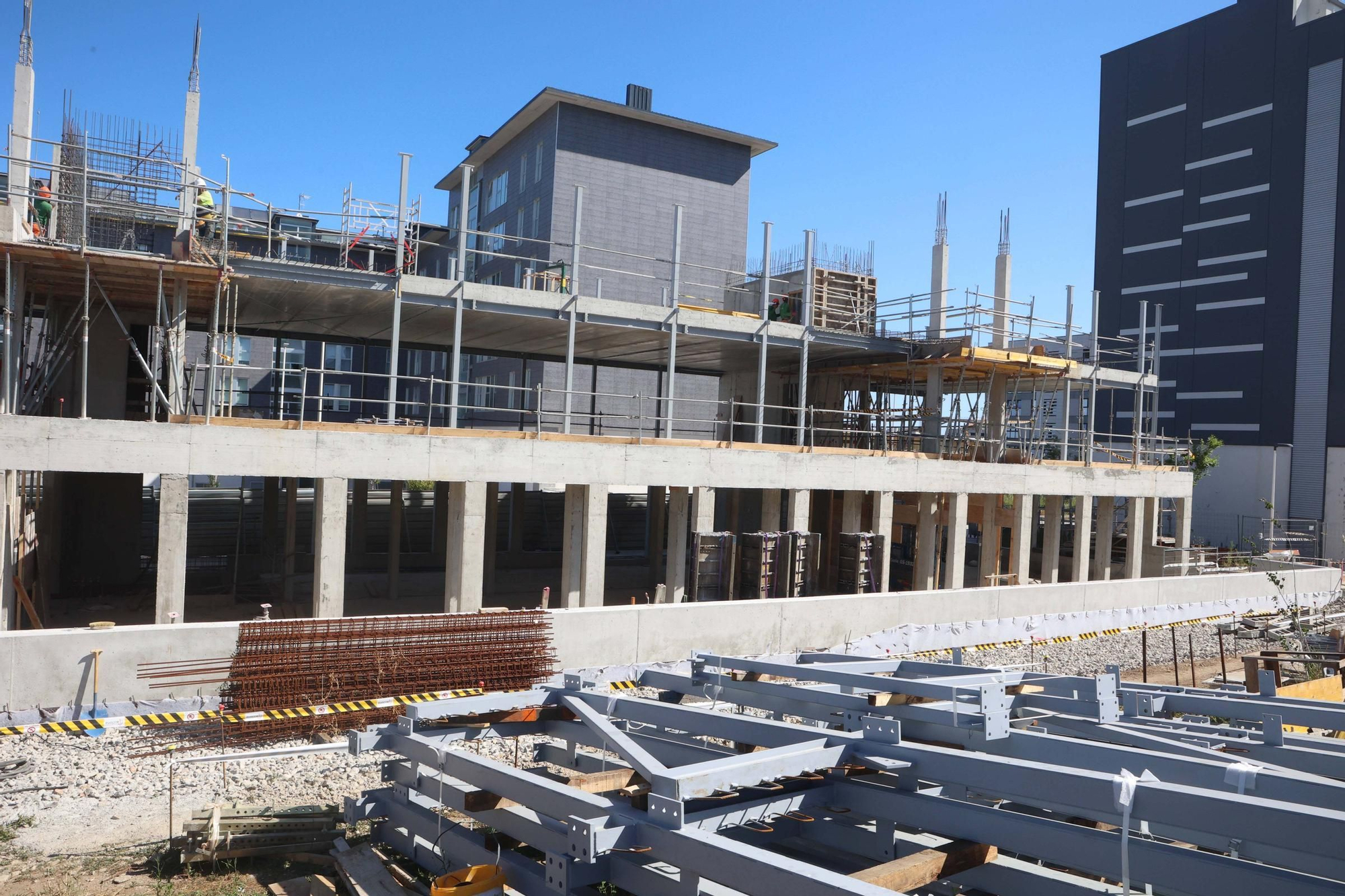 La conselleira de Vivenda visita las obras de construcción en Xuxán de 40 viviendas de promoción pública