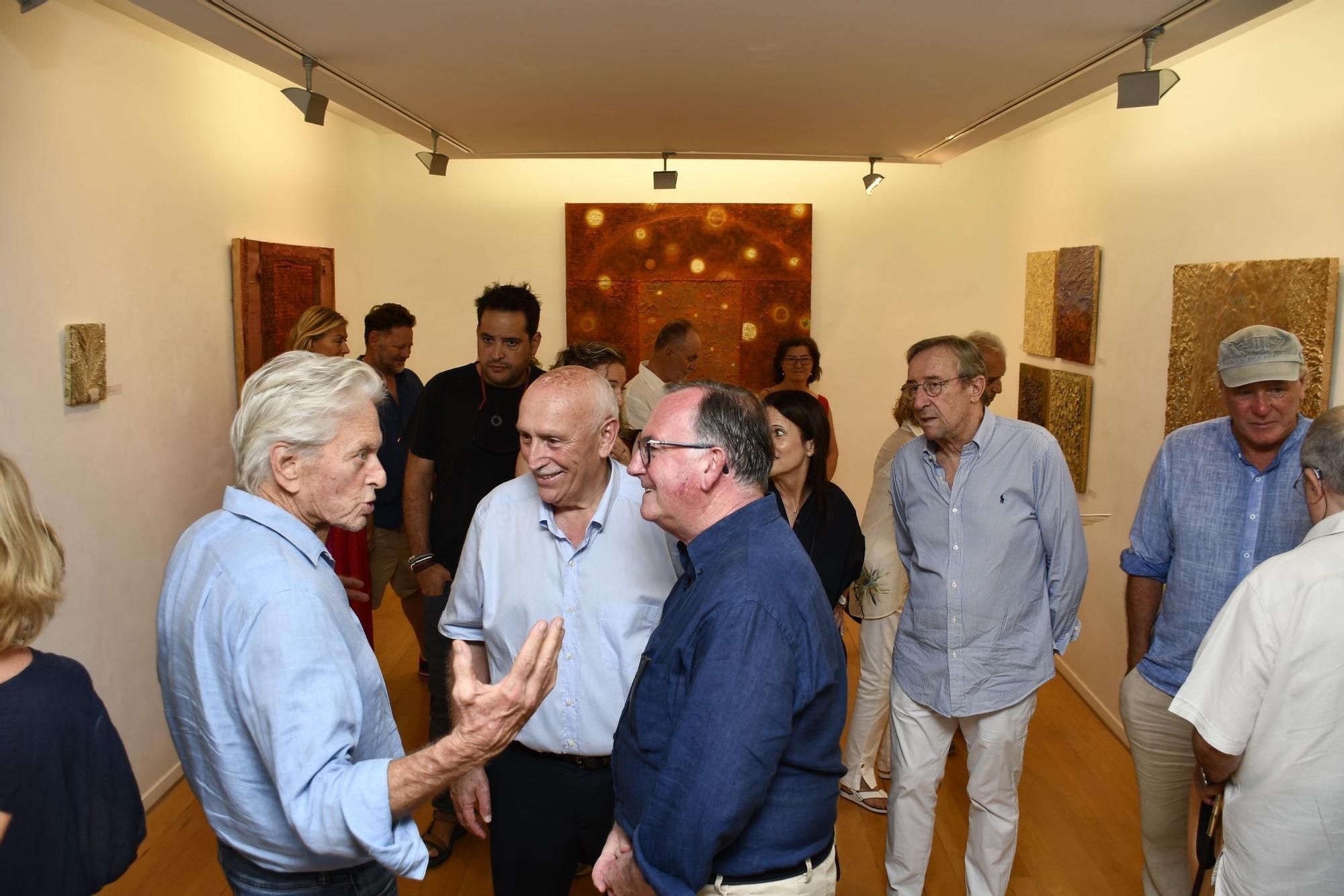 Vernissage mit Hollywood-Star: Michael Douglas bei der Vernissage von Vater und Tochter Zupan auf Mallorca