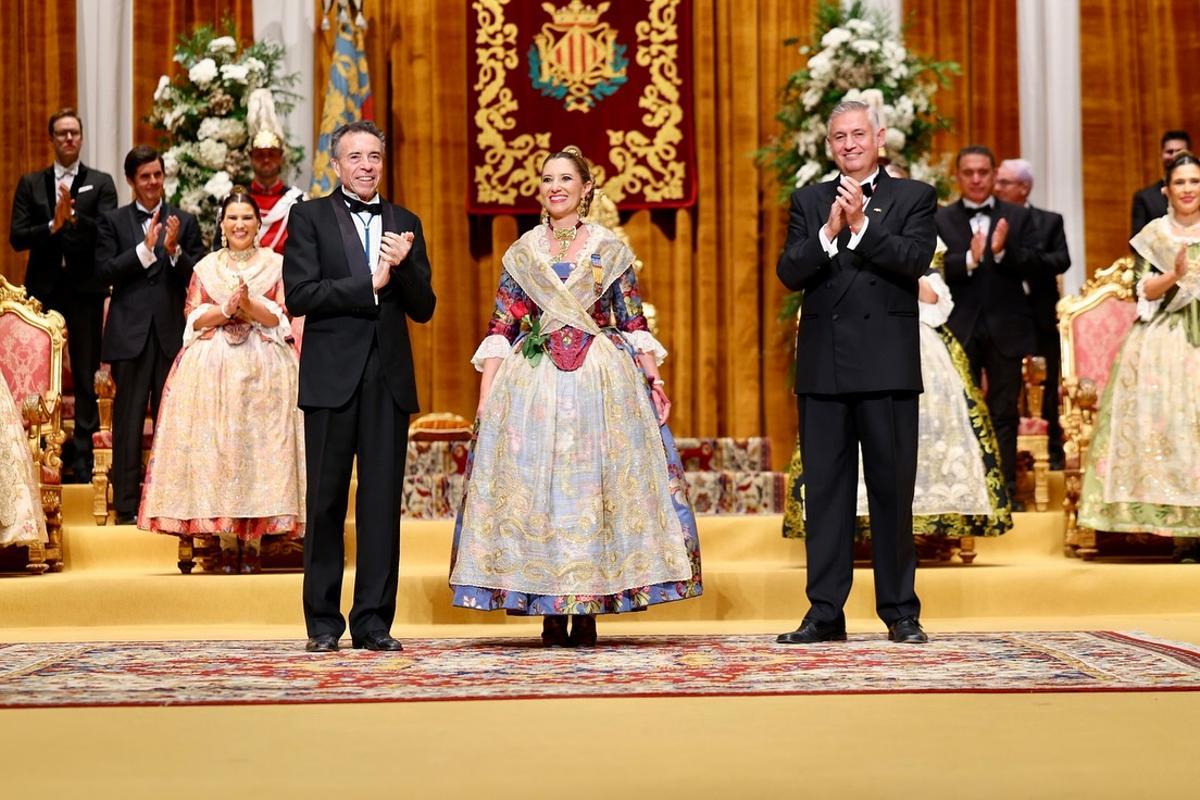 María García Vallcanera, en su exaltación como "Regina"