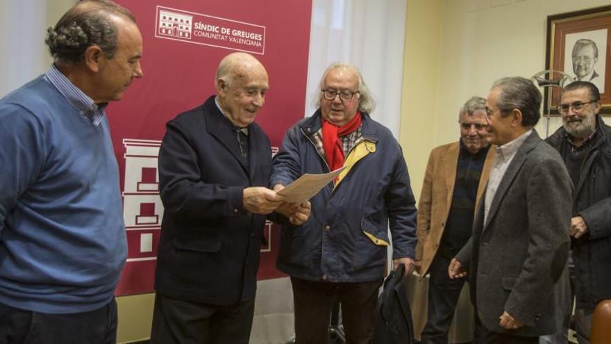 Representantes de los pensionistas se reunieron ayer con el Síndic de Greuges, José Cholbi