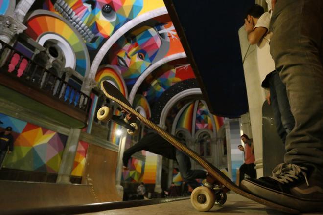 Un skate en el skatepark de la Iglesia de Santa Bárbara