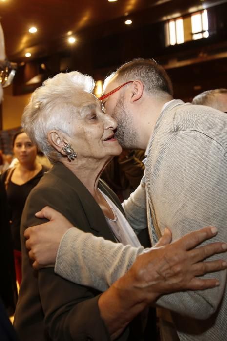 Acto de las 13 rosas en homenaje a Hilda Farfante