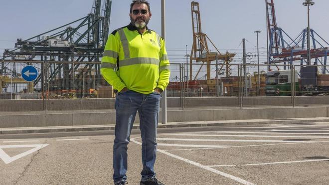Roberto Mañez en una imagen reciente, tras salir de trabajar del Puerto de València