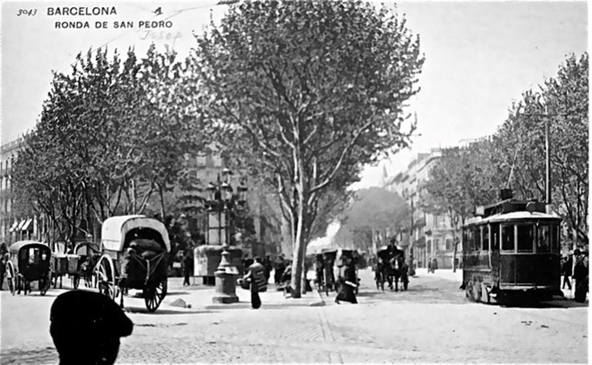 Plaça Urquinaona con Ronda de Sant Pere en el 1909.