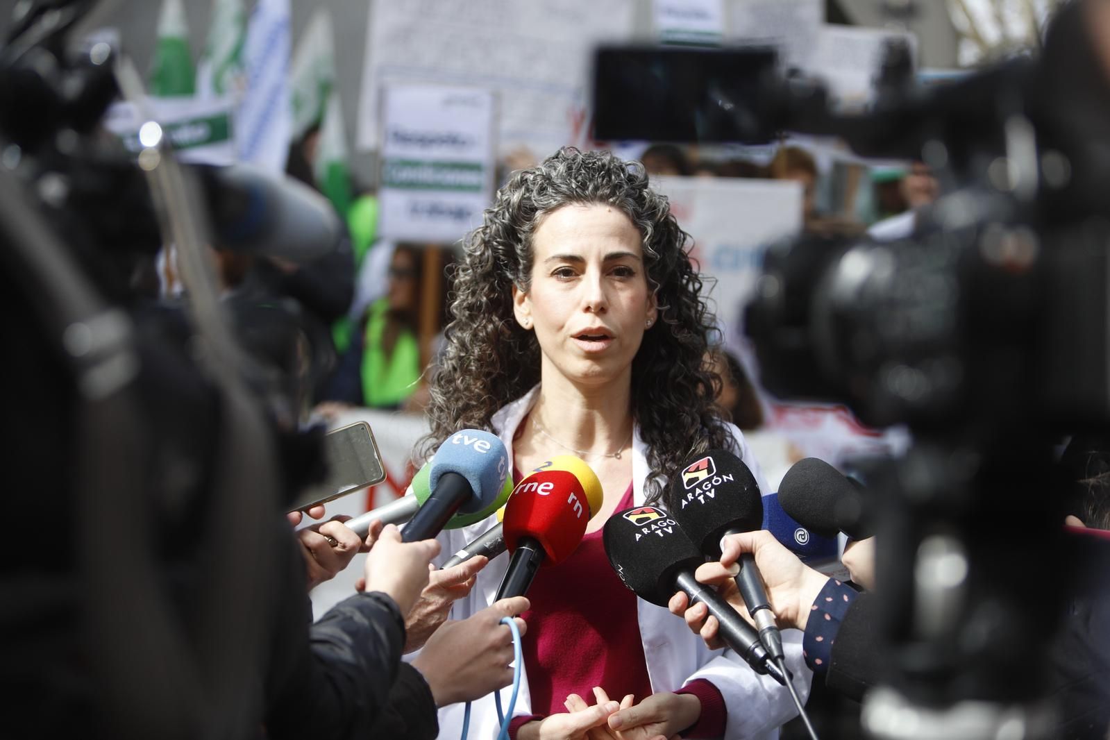 En imágenes | Protesta en los centros de salud de Zaragoza: "Menos consejeros y más compañeros"