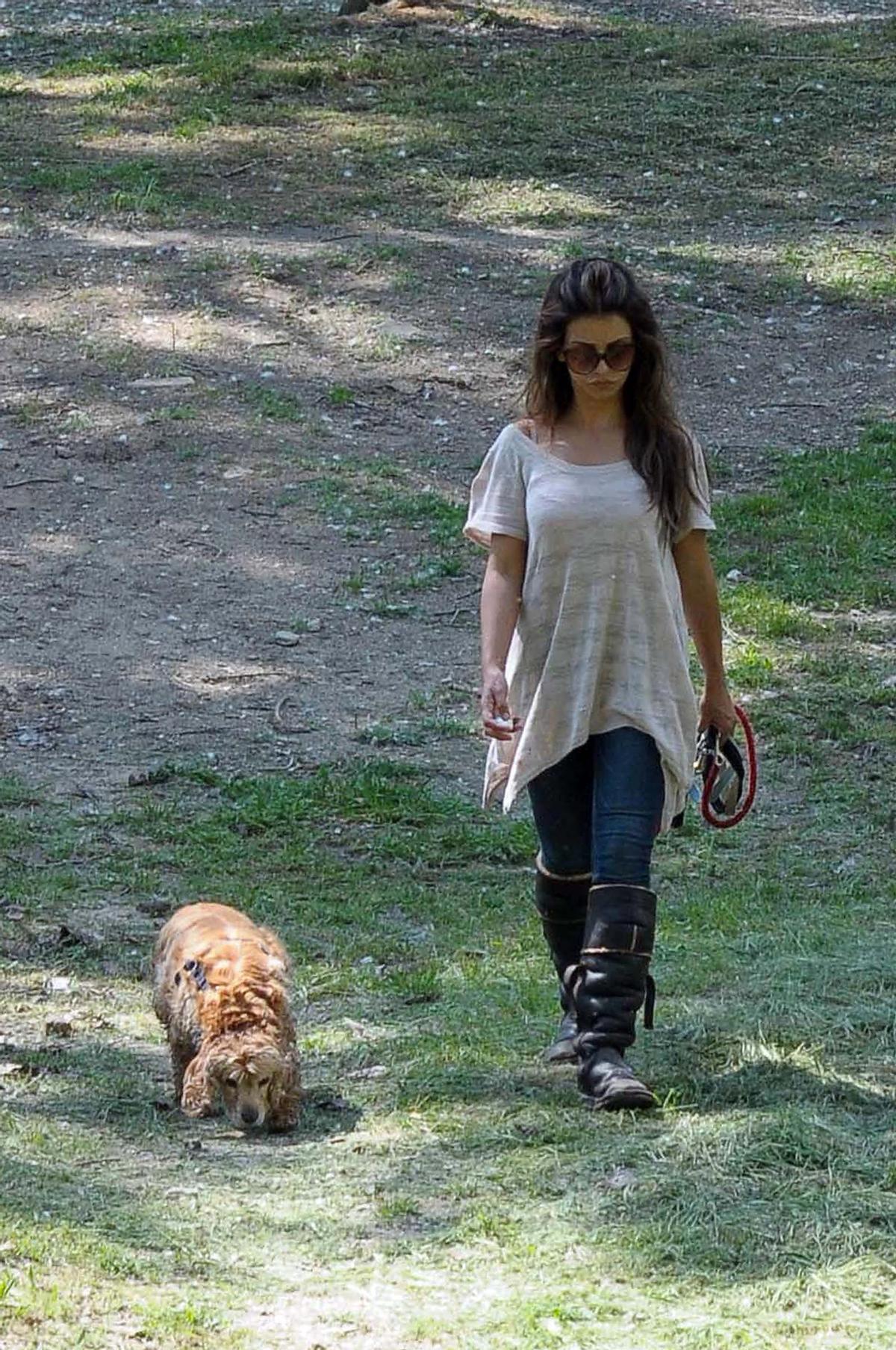 Podría parece broma pero no lo es, Mónica Cruz no puede vivir sin sus compañeros peluditos