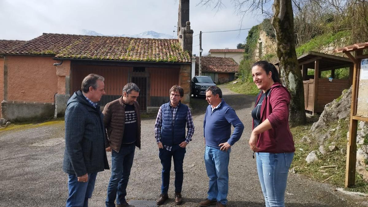 Por la izquierda, Marcelino Marcos, Javier Vigil, José Sánchez, Javier Niembro y Rocío Bueno