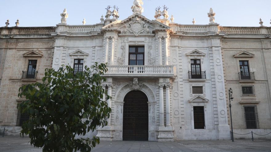 Fachada del edificio del Rectorado de la Universidad de Sevilla