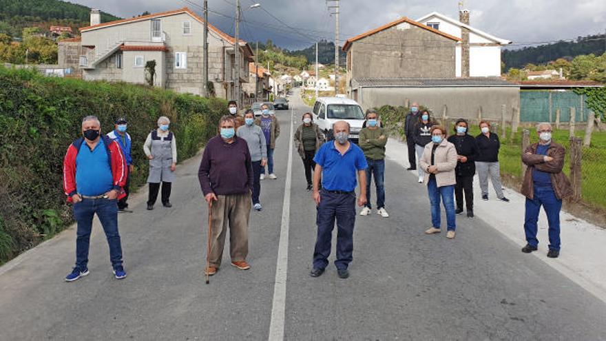 Los vecinos de O Viso, indignados por "esta chapuzada"