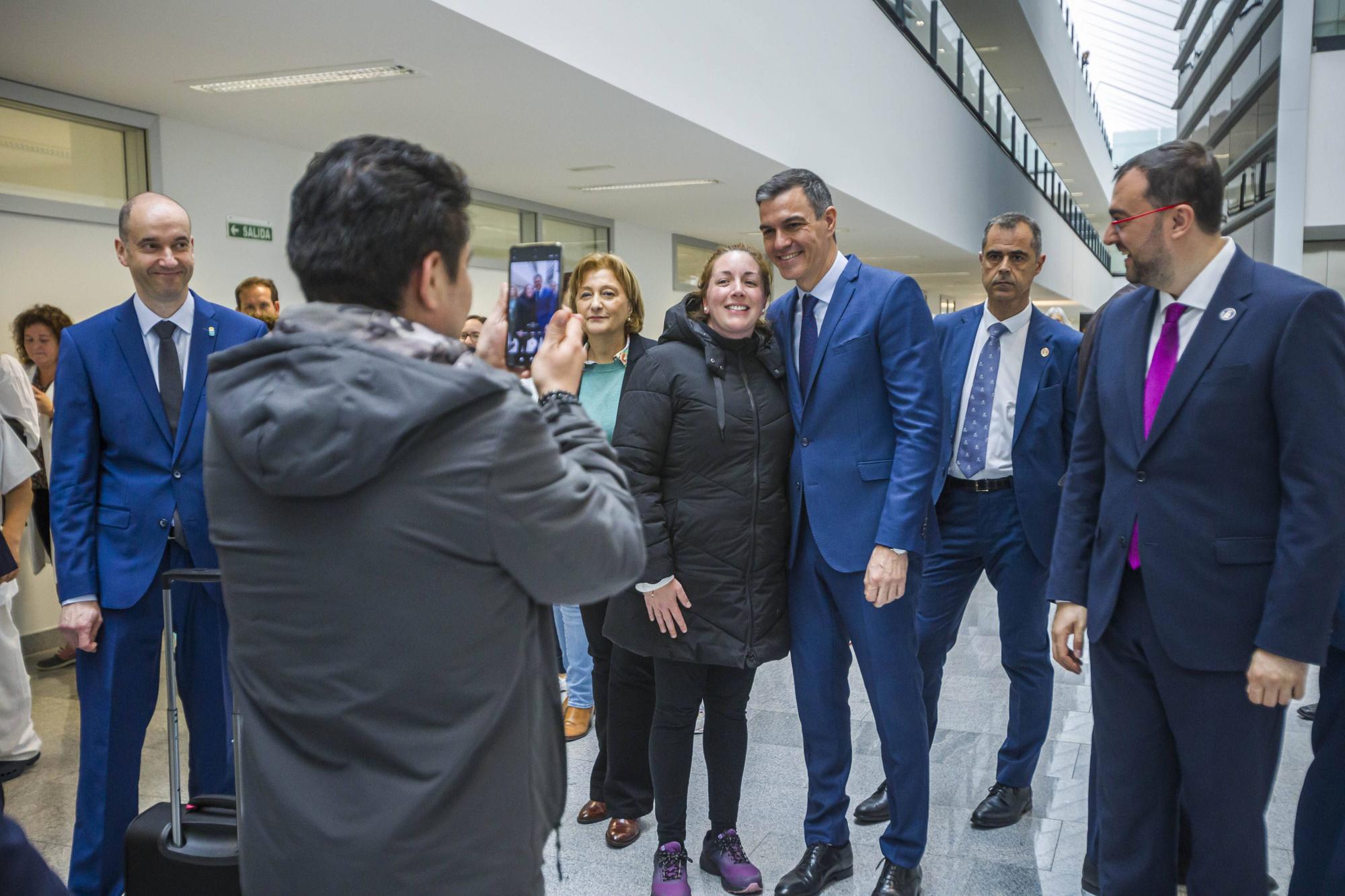 Visita de Pedro Sánchez al Hospital Universitario Central de Asturias (HUCA) en Oviedo