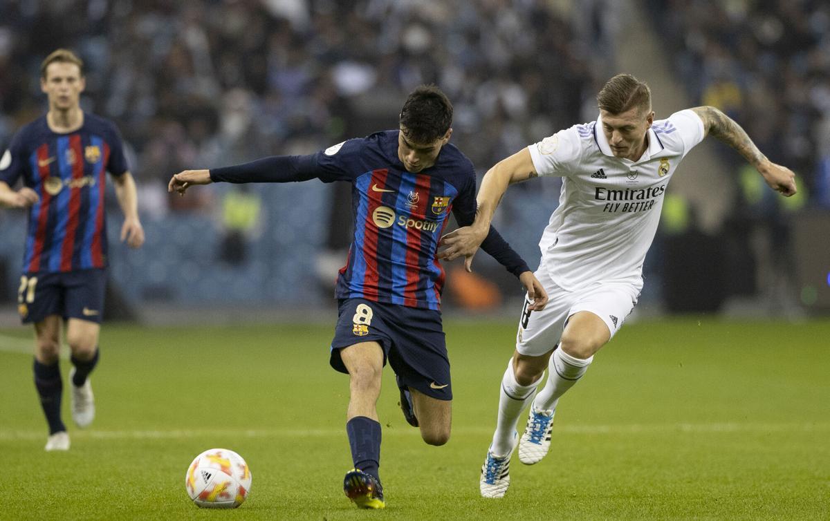 Kroos, junto a Pedri, en un clásico entre el Barça y el Real Madrid