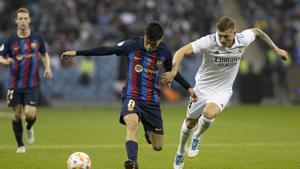 Kroos, junto a Pedri, en un clásico entre el Barça y el Real Madrid