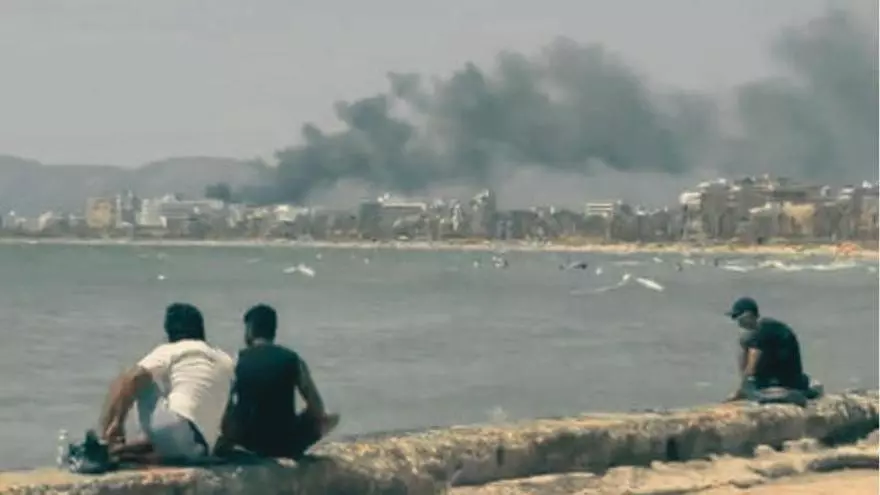 Großbrand in der Nähe vom Flughafen Mallorca: Riesige Rauchwolke von der Playa de Palma aus zu sehen