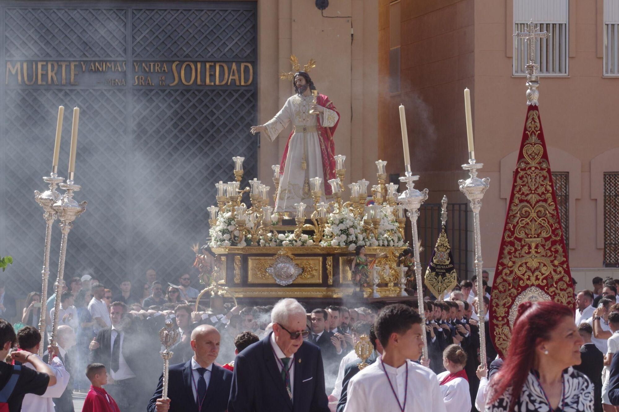 Traslado del Señor de la Cena para presidir el altar del Corpus de Málaga que monta la cofradía