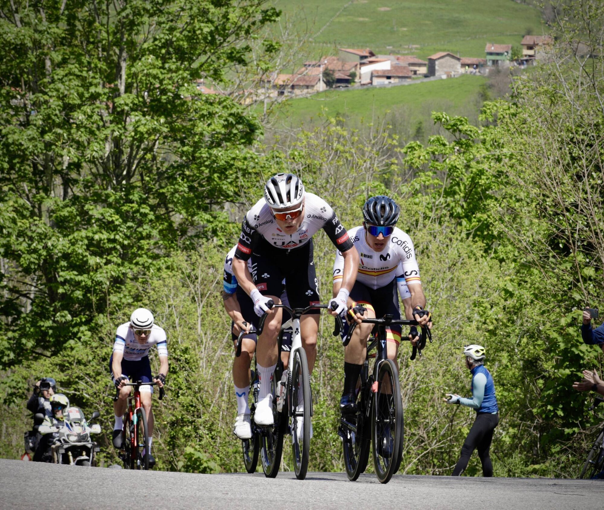 EN IMÁGENES: Segunda etapa de la Vuelta Ciclista Asturias.