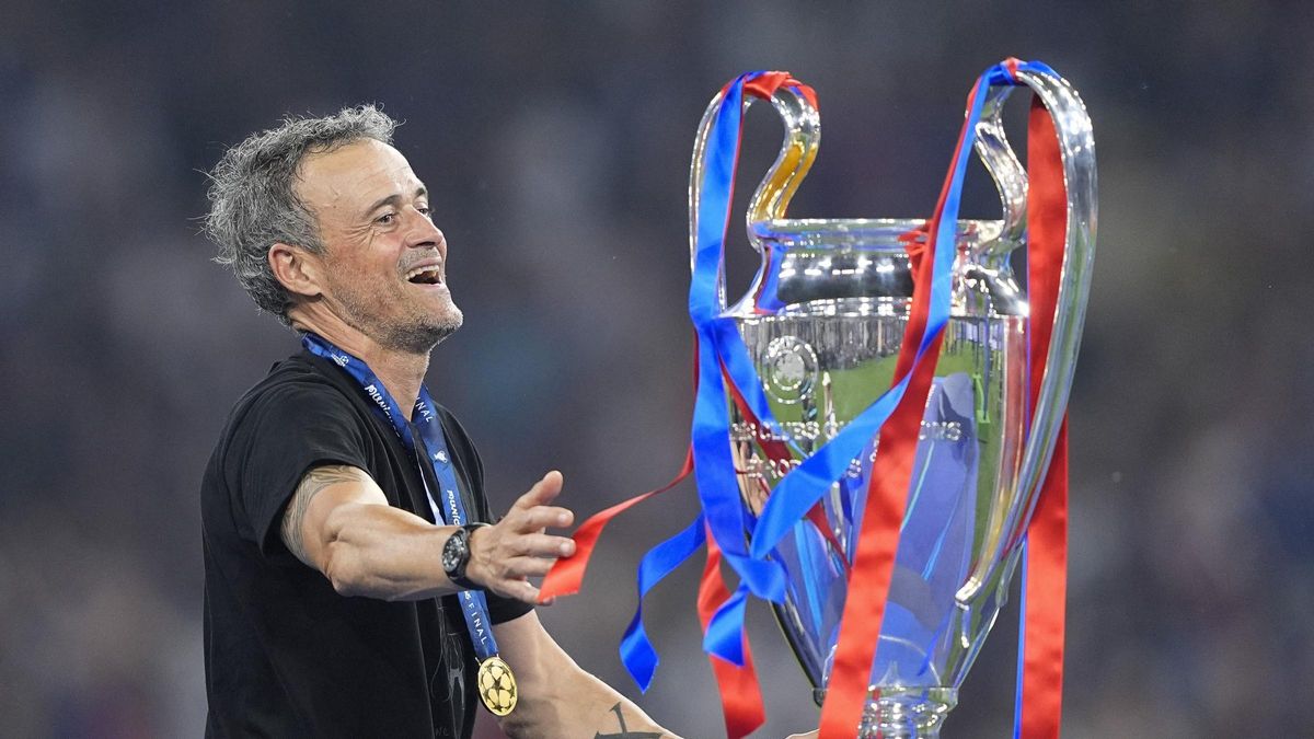 Luis Enrique, feliz antes de recibir la Champions en Múnich tras aplastar al Inter en la final (5-0).