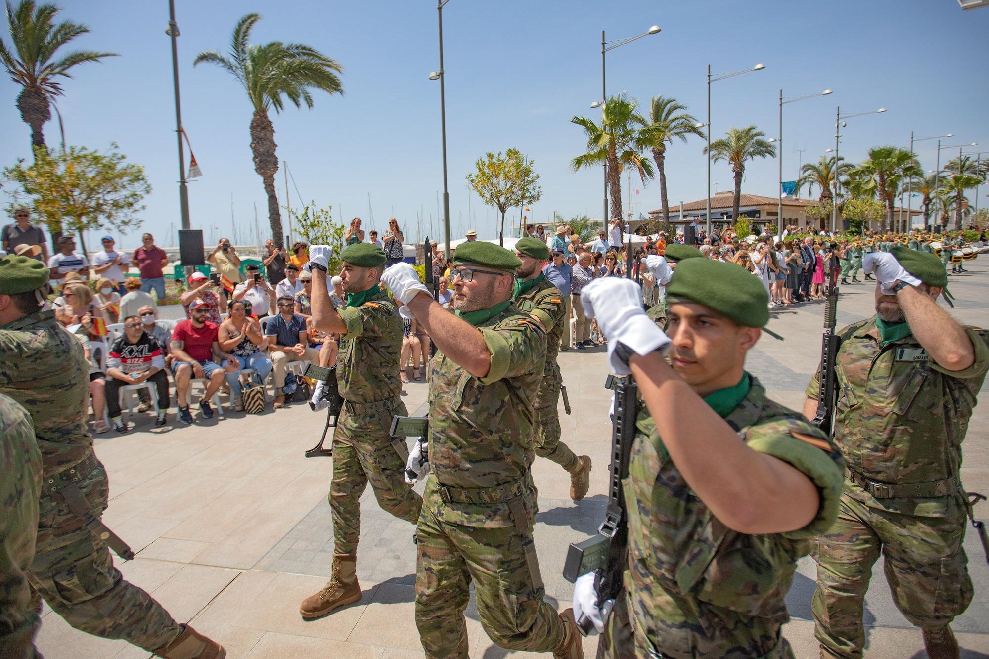 Sol y fidelidad a la bandera en Torrevieja