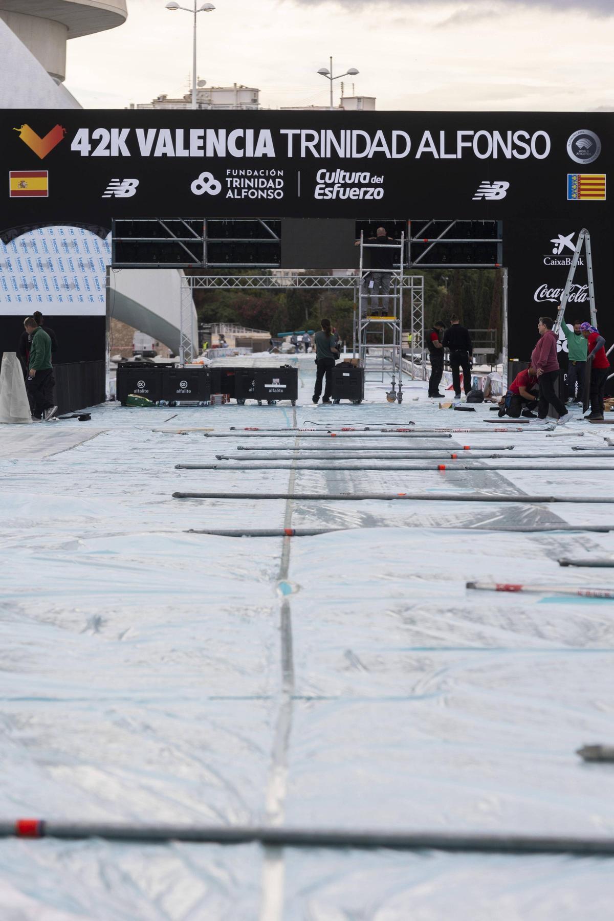 La Ciudad de las Artes y las Ciencias se prepara para recibir a los atletas participantes en el Maratón de Valencia Trinidad Alfonso.