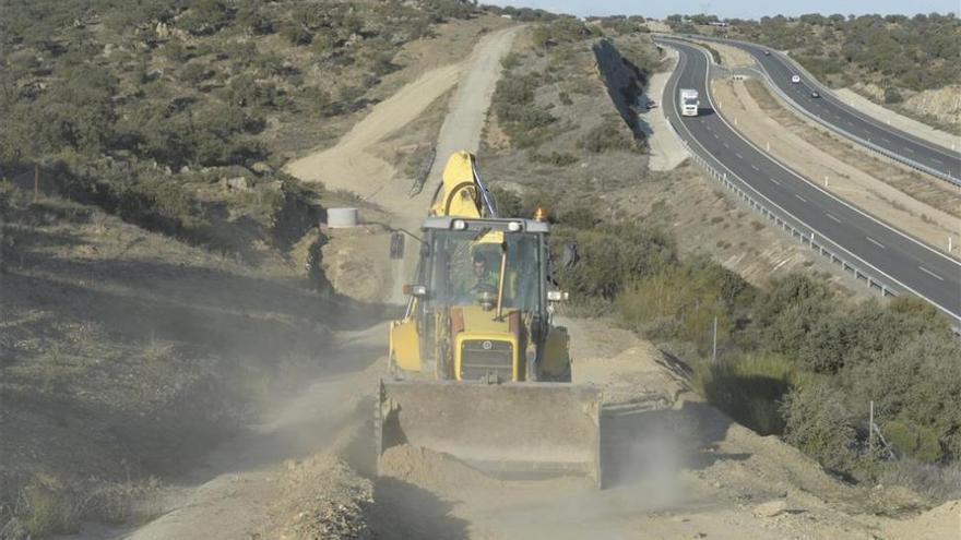 La alcaldesa de Cáceres viajará a Madrid para conocer la situación de los proyectos de la depuradora y el trasvase de Portaje