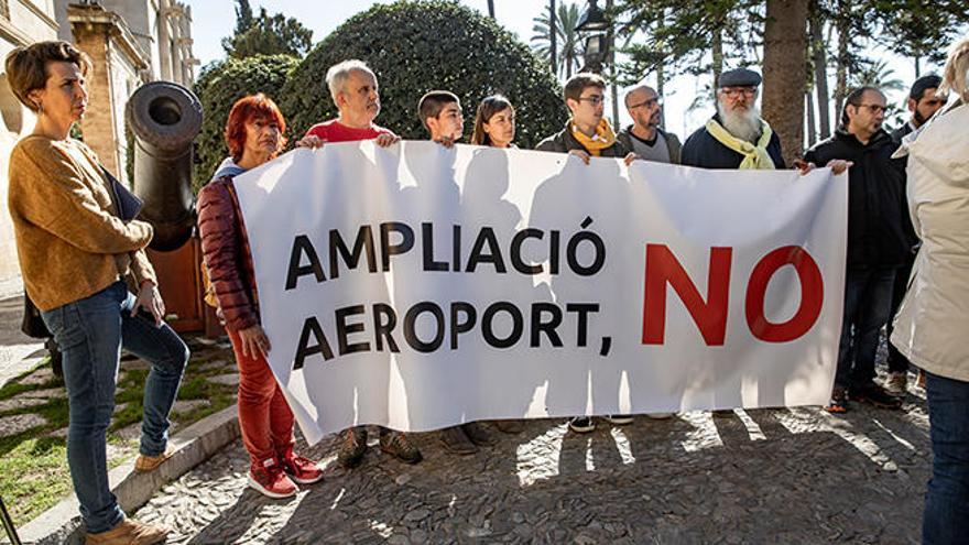 El GOB pide una reunión con el ministro Ábalos por la ampliación del aeropuerto