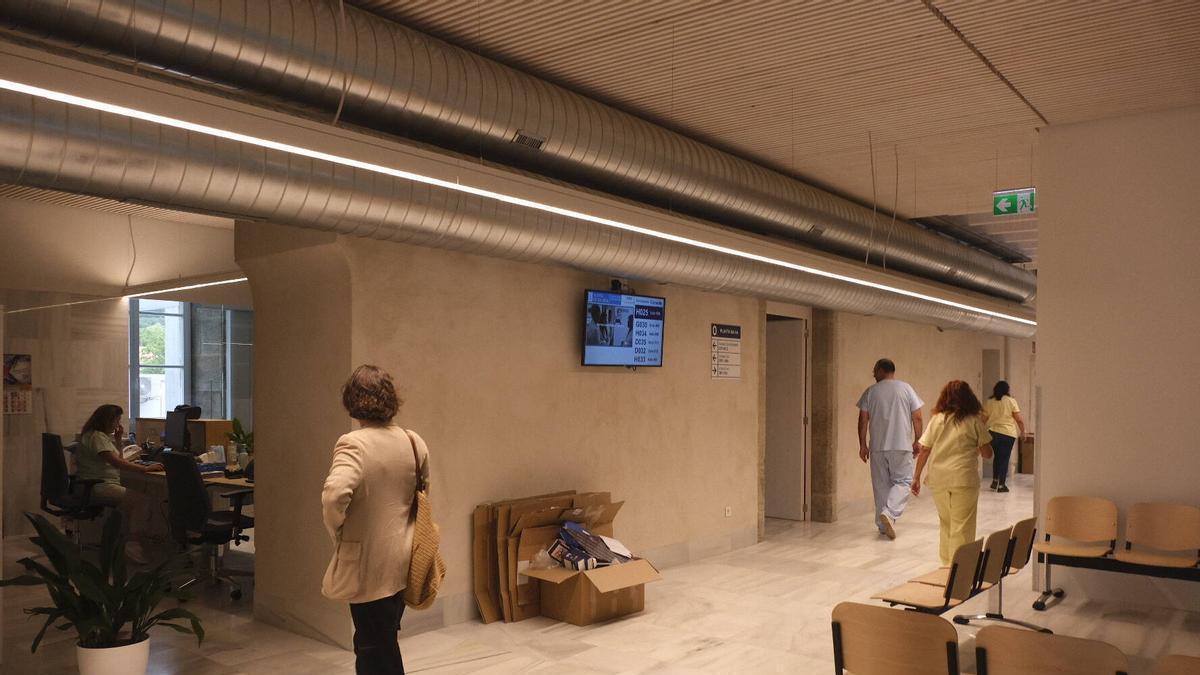 La renovada sala de espera del centro médico de Conxo