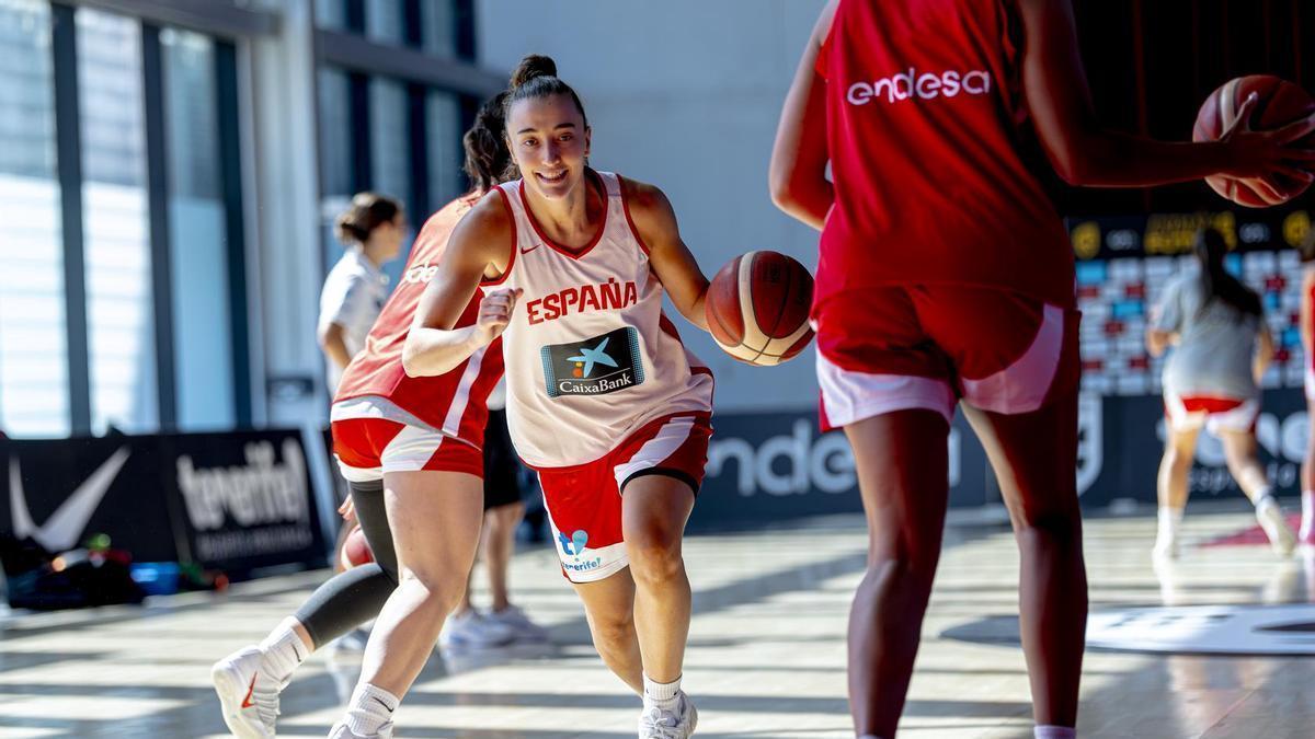Carla Brito, durante una concentración con la selección española