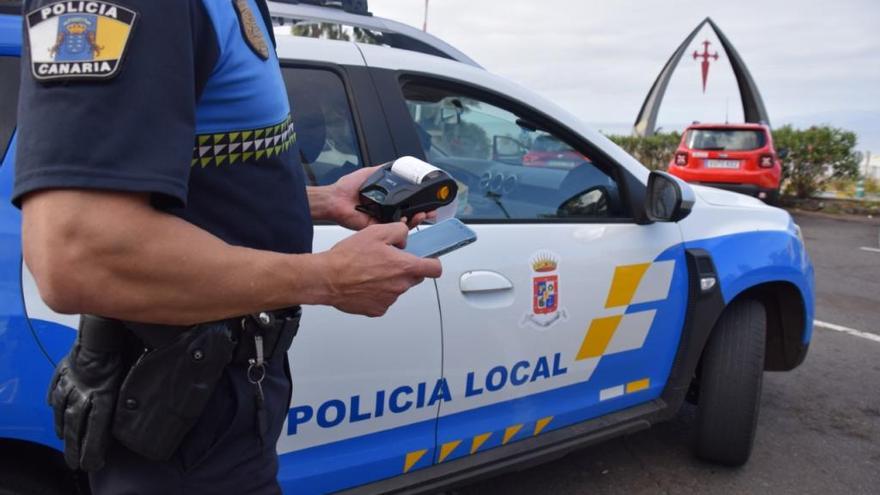 La Policía Local detiene en Puerto de Santiago a una persona en búsqueda y  captura y con orden de ingreso en prisión - El Día