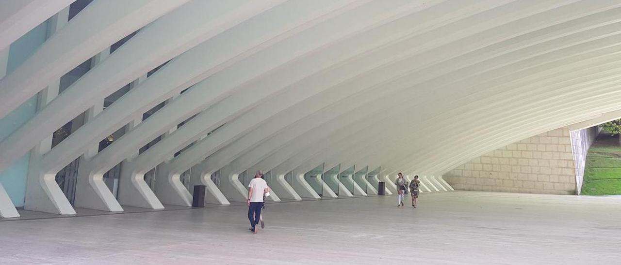 Entrada del antiguo centro comercial del Calatrava