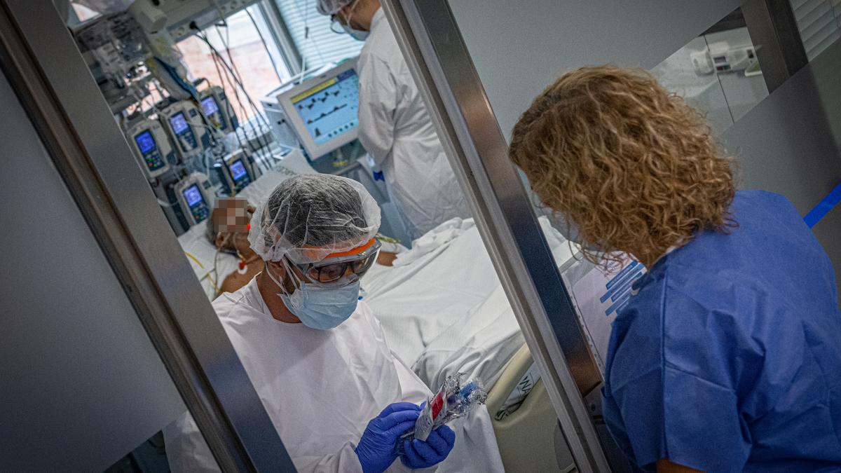 Fotos de la uci del Hospital Clínic.