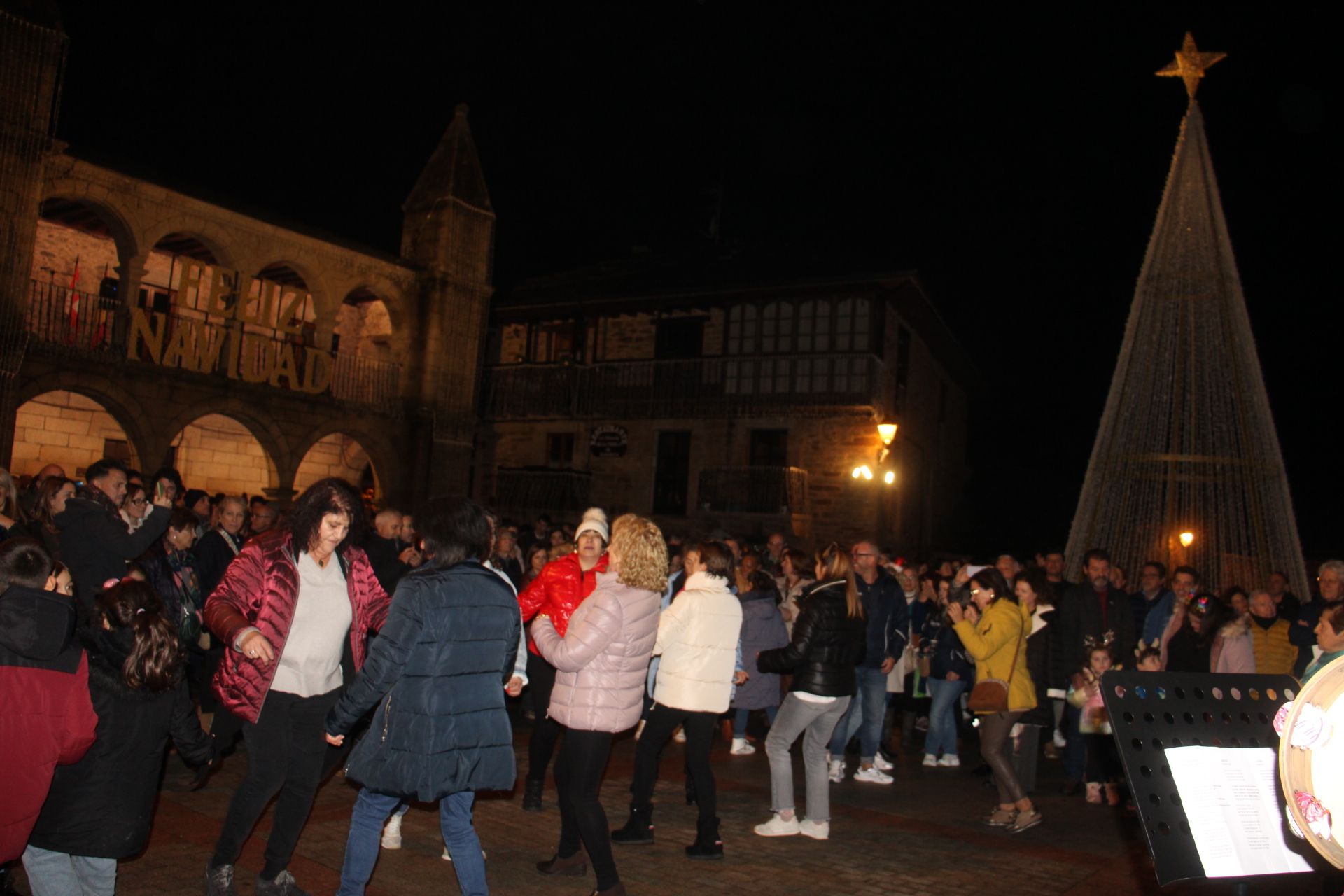 GALERÍA | Encendido del alumbrado navideño en Puebla de Sanabria