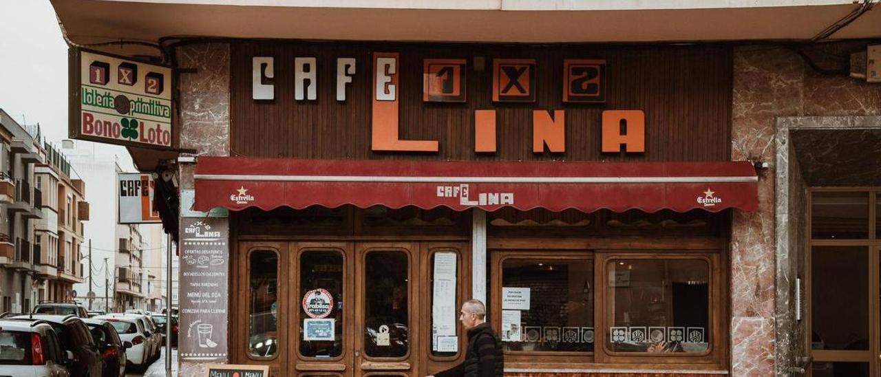 Domingo Riera, el alma del bar Lina en Palma: “Acierto qué quieren los clientes en el 99% de los casos, me lo sé todo de memoria”