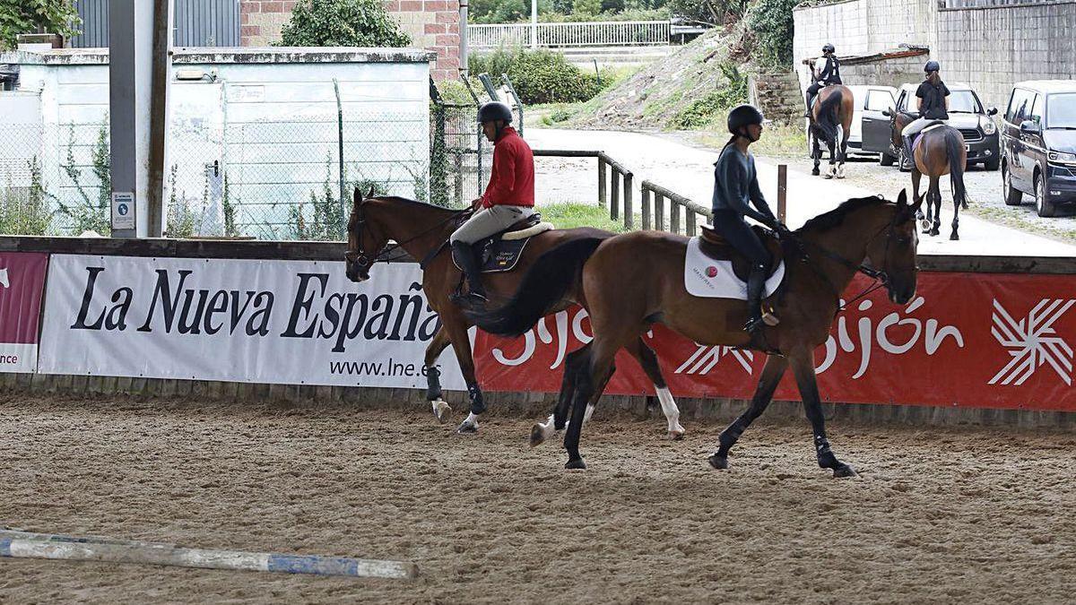 Dos de los participantes, probando ayer la pista del Chas.