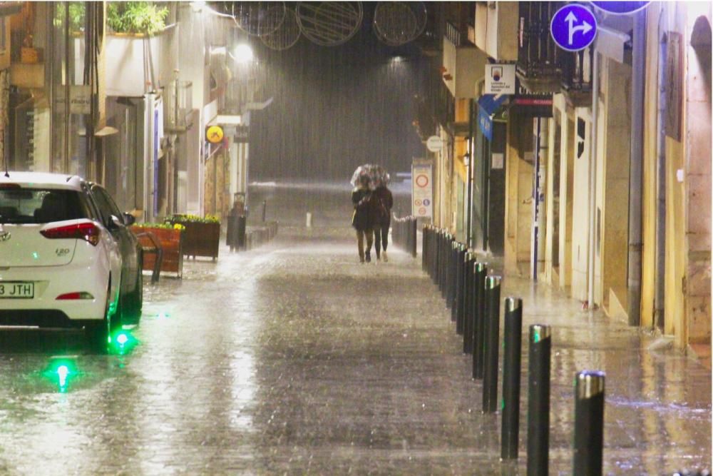 La forta pluja, també present aquesta nit a l'Escala