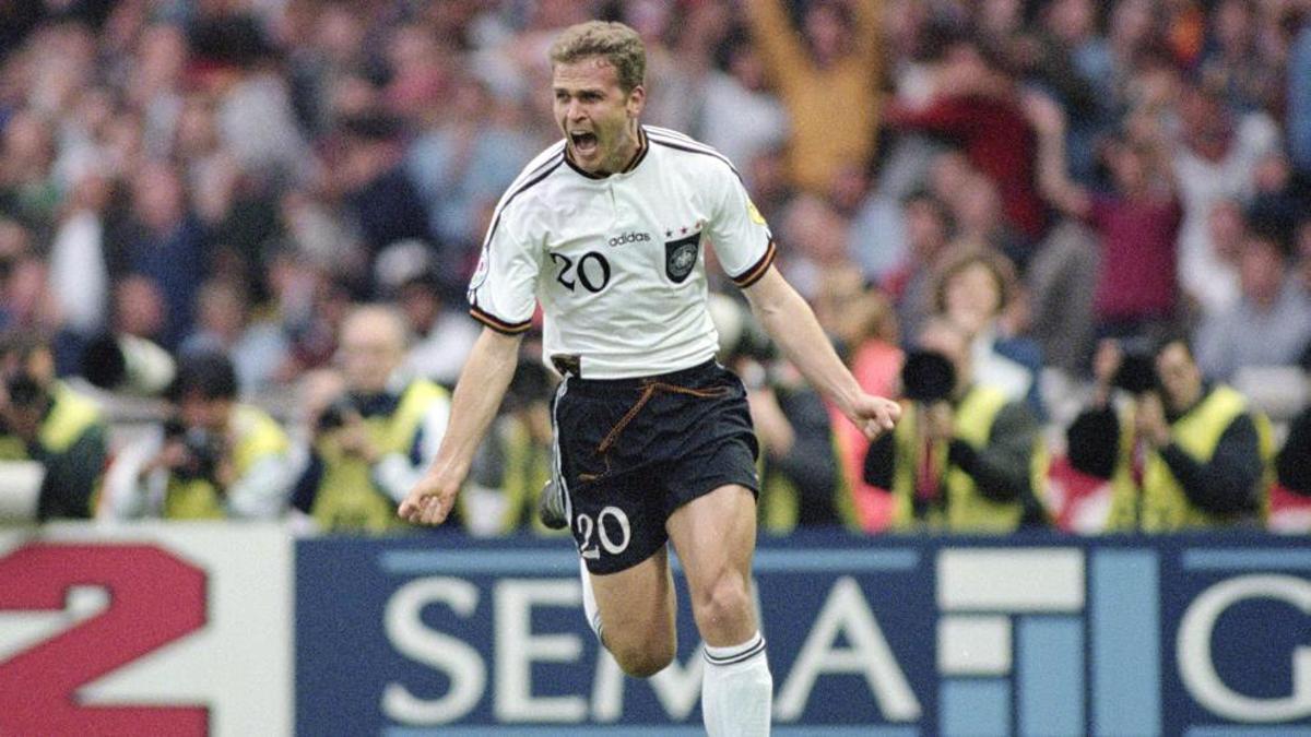 Oliver Bierhoff marca el gol de oro contra la República Checa en la Eurocopa de 1996
