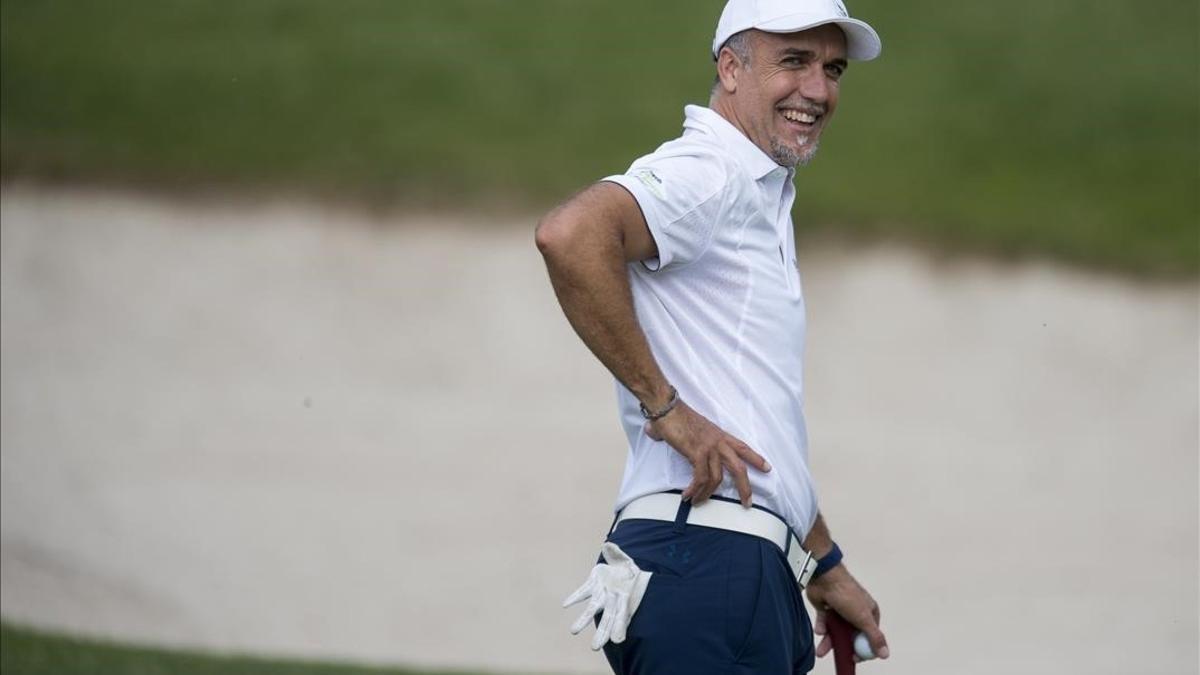 Gabriel Batistuta    durante su recorrido en el torneo de golf de las leyendas en el campo de la PGA en Catalunya