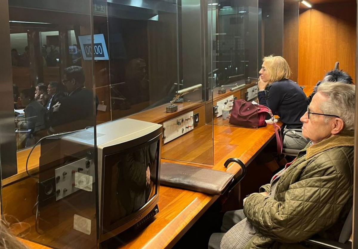 Antonio Landeta, ayer, siguiendo el Pleno de la Junta.    | M. R.