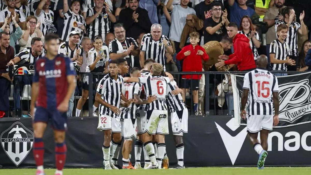 El Levante cae electrocutado en Castalia (2-0)